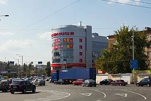 Стоматології на Ленінградській площі у Києві