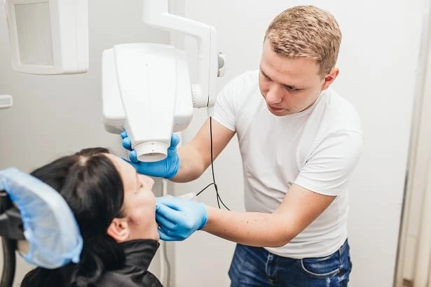 Стоматологія «Dentistman» (Дентістмен на Волинській)