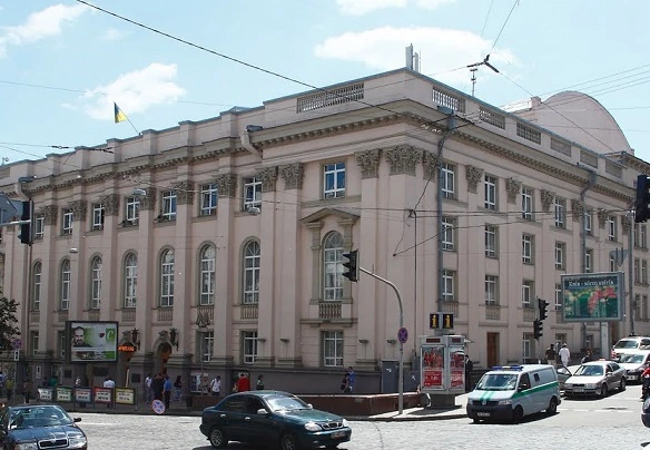 Стоматології біля метро - Театральна