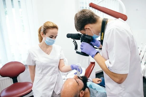 Стоматологія «Dentistman» (Дентістмен на Волинській)